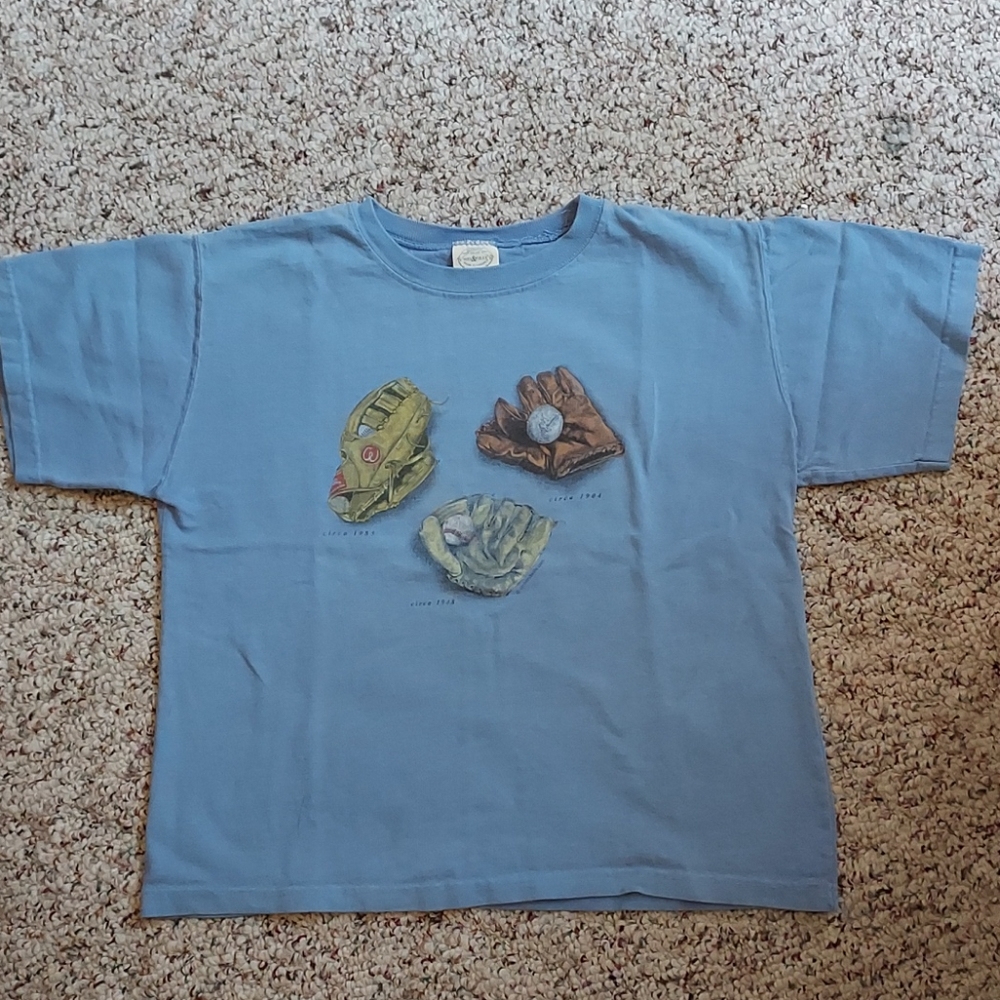 Wes & Willy baseball gloves t-shirt size S